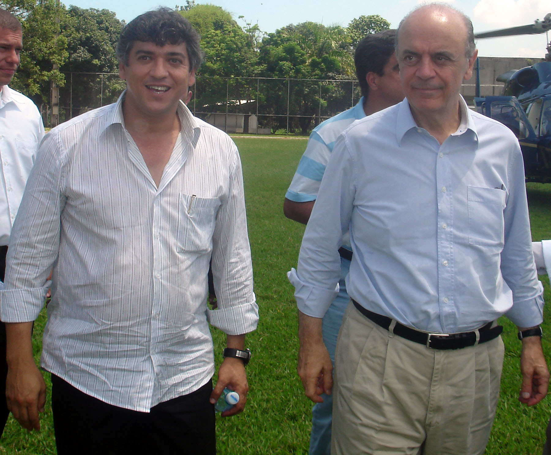 Deputado Padre Afonso Lobato e o governador Jos Serra<a style='float:right;color:#ccc' href='https://www3.al.sp.gov.br/repositorio/noticia/03-2008/Pafonso 2 .jpg' target=_blank><i class='bi bi-zoom-in'></i> Clique para ver a imagem </a>